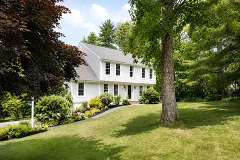 337 Oakwood Dr, Yarmouth, ME 04096