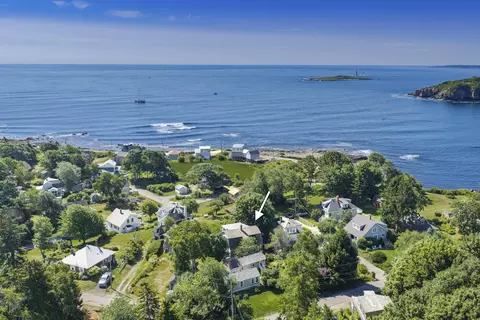 6 Oceanview Ter, Peaks Island, ME 04108