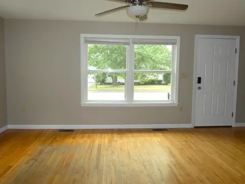 Living - 5 Mayflower Rd, Augusta, ME 04330 photo 4 of 4