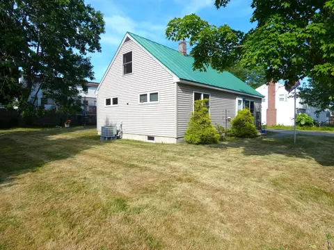 Exterior - 5 Mayflower Rd, Augusta, ME 04330 photo 5 of 7