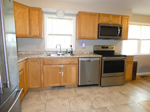 Kitchen - 5 Mayflower Rd, Augusta, ME 04330 photo 4 of 5