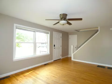 Living - 5 Mayflower Rd, Augusta, ME 04330 photo 3 of 4