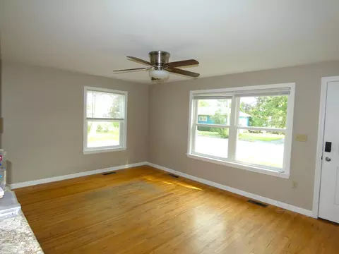 Living - 5 Mayflower Rd, Augusta, ME 04330 photo 2 of 4
