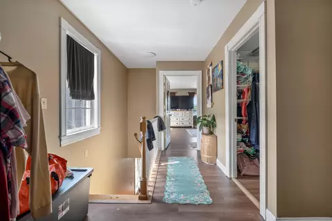 Entry Way - 43 Main St, Harrison, ME 04040 photo 4 of 16