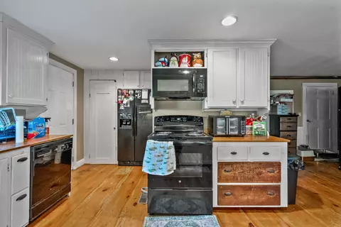 Kitchen - 43 Main St, Harrison, ME 04040 photo 4 of 8
