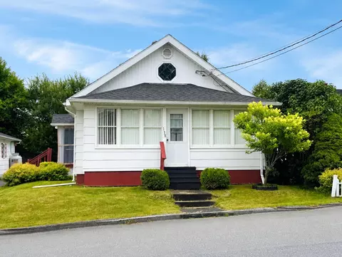 138 13th Ave, Madawaska, ME 04756