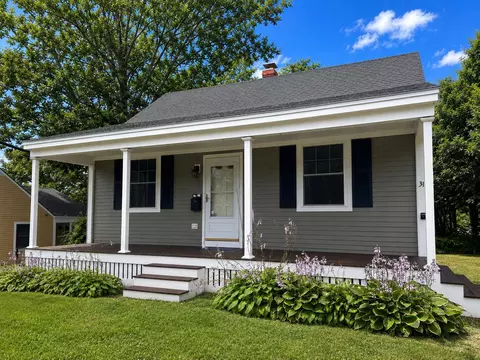 31 Longfellow Dr, Cape Elizabeth, ME 04107