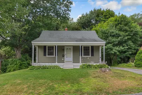 31 Longfellow Dr, Cape Elizabeth, ME 04107