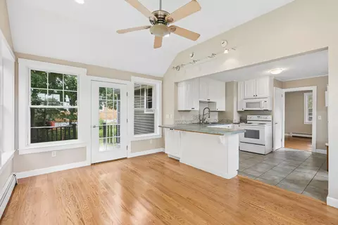 31 Longfellow Dr, Cape Elizabeth, ME 04107