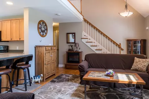 Living - 9 Strawberry Patch Ln, Freeport, ME 04032 photo 1 of 2