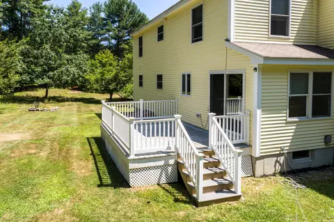 Exterior - 9 Strawberry Patch Ln, Freeport, ME 04032 photo 4 of 13