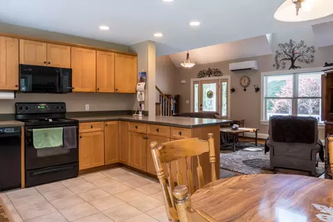 Kitchen - 9 Strawberry Patch Ln, Freeport, ME 04032 photo 2 of 6