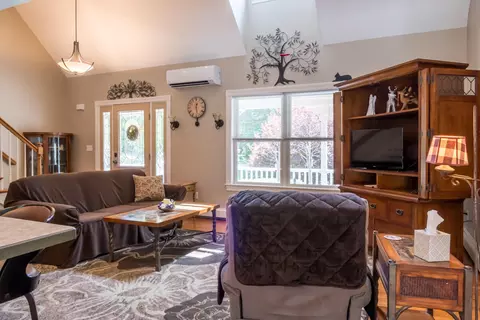 Living - 9 Strawberry Patch Ln, Freeport, ME 04032 photo 2 of 2