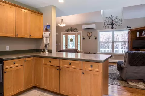 Kitchen - 9 Strawberry Patch Ln, Freeport, ME 04032 photo 4 of 6