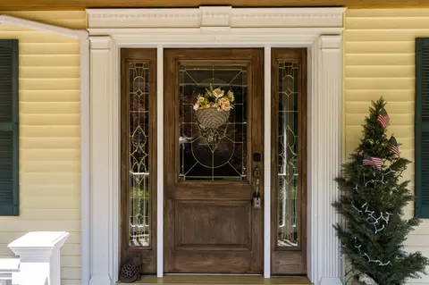 Entry Way - 9 Strawberry Patch Ln, Freeport, ME 04032 photo 4 of 4