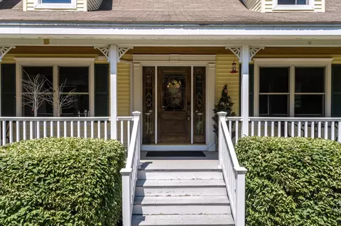 Exterior - 9 Strawberry Patch Ln, Freeport, ME 04032 photo 2 of 13