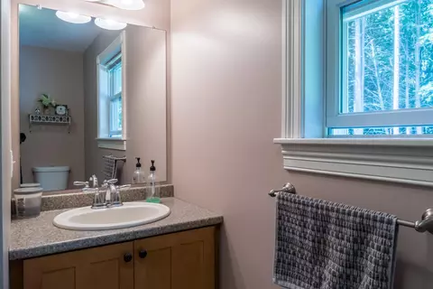Bath - 9 Strawberry Patch Ln, Freeport, ME 04032 photo 1 of 6