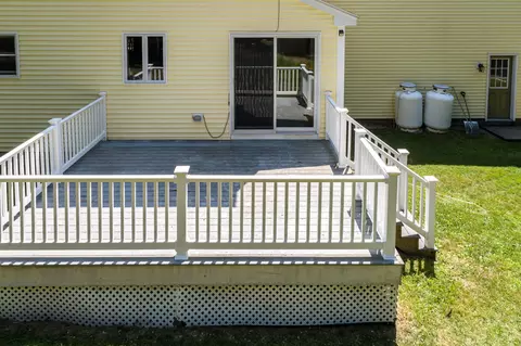 Exterior - 9 Strawberry Patch Ln, Freeport, ME 04032 photo 3 of 13