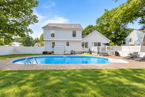 10 Aspen Dr, Saco, ME 04072