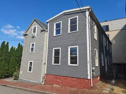 52 Maple St, Portland, ME 04101