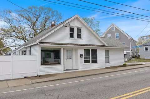 77 Saco Ave, Old Orchard Beach, ME 04064