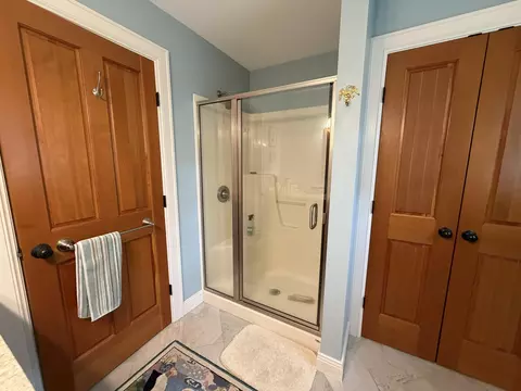 Bath - 5 Riverview, Freeport, ME 04032 photo 2 of 2