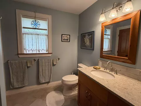 Bath - 5 Riverview, Freeport, ME 04032 photo 1 of 2