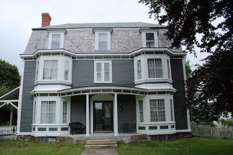 17 Boynton St, Eastport, ME 04631