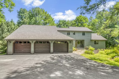 77 Wedgewood Dr, Winthrop, ME 04364