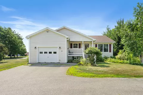 Exterior - 5 Cambridge Dr, Hermon, ME 04401 photo 2 of 13