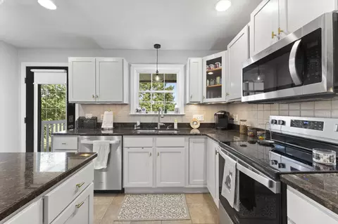 Kitchen - 5 Cambridge Dr, Hermon, ME 04401 photo 4 of 6
