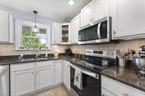 Kitchen - 5 Cambridge Dr, Hermon, ME 04401 photo 5 of 6