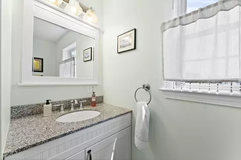 Bath - 5 Cambridge Dr, Hermon, ME 04401 photo 3 of 4