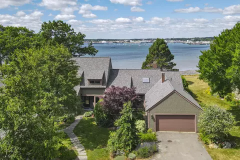 71 Jameson Point Rd #71, Rockland, ME 04841