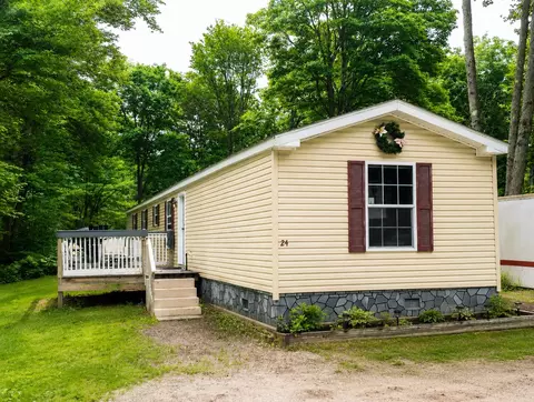 24 Country Acres Rd, Durham, ME 04222