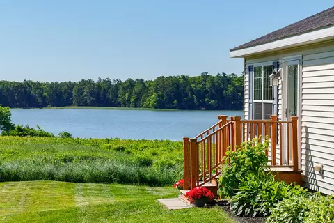 484 Woodside Rd, Brunswick, ME 04011