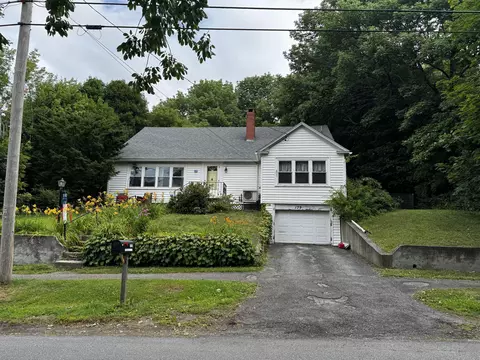 139 Franklin St, Bucksport, ME 04416