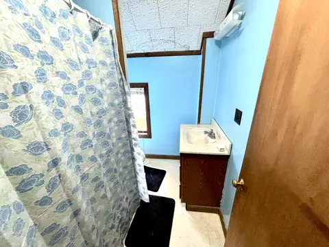 Bath - 85 School St, Millinocket, ME 04462 photo 1 of 3