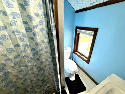 Bath - 85 School St, Millinocket, ME 04462 photo 2 of 3