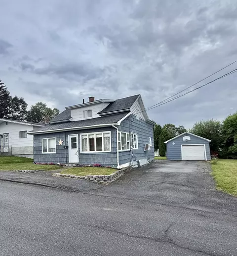 137 12th Ave, Madawaska, ME 04756