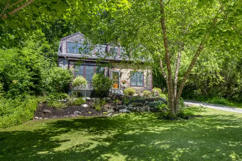 6 Bisbee St, Camden, ME 04843