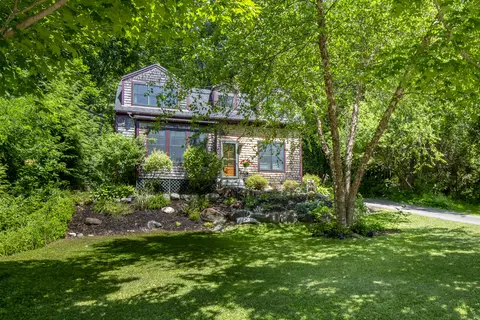 6 Bisbee St, Camden, ME 04843
