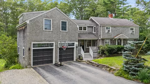 23 Ivie Rd, Cape Elizabeth, ME 04107