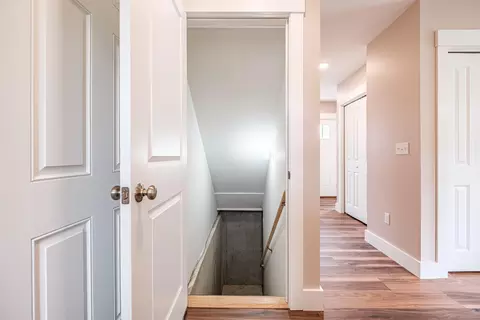 Entry Way - 18 Green St, Westbrook, ME 04092 photo 4 of 13