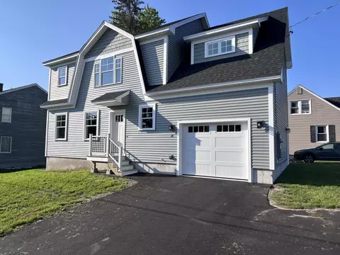 Exterior - 18 Green St, Westbrook, ME 04092 photo 4 of 8