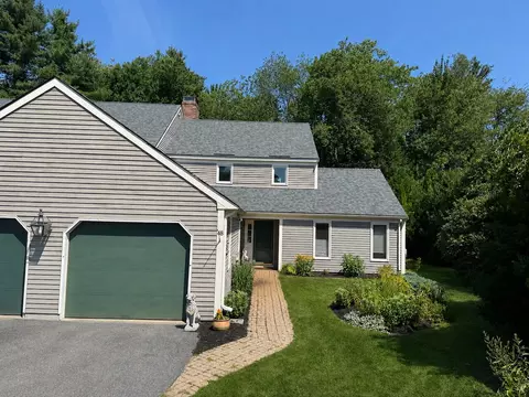 48 Foreside Common Rd #48, Falmouth, ME 04105
