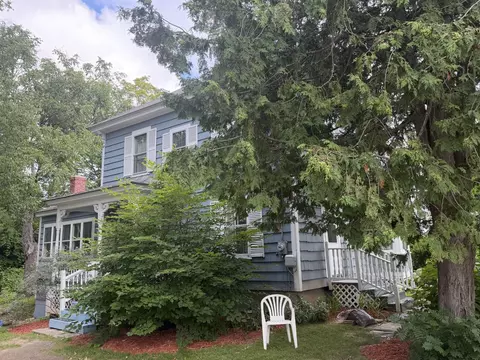 30 Bowdoin St, Houlton, ME 04730