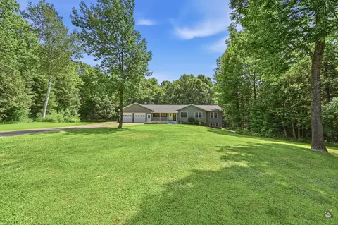 18 Rowe Ln, Oakland, ME 04963