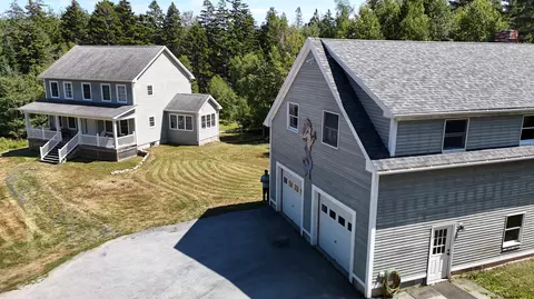 21 Lemoine Rd, Swans Island, ME 04685