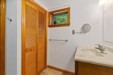 Bath - 60 Quarry Dr, Readfield, ME 04355 photo 2 of 5